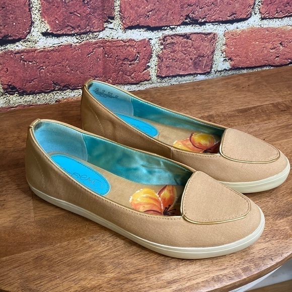 Naturalizer Tan Flat Fabric Comfort Loafers with Gold Accents Size 7 - Picture 3 of 15